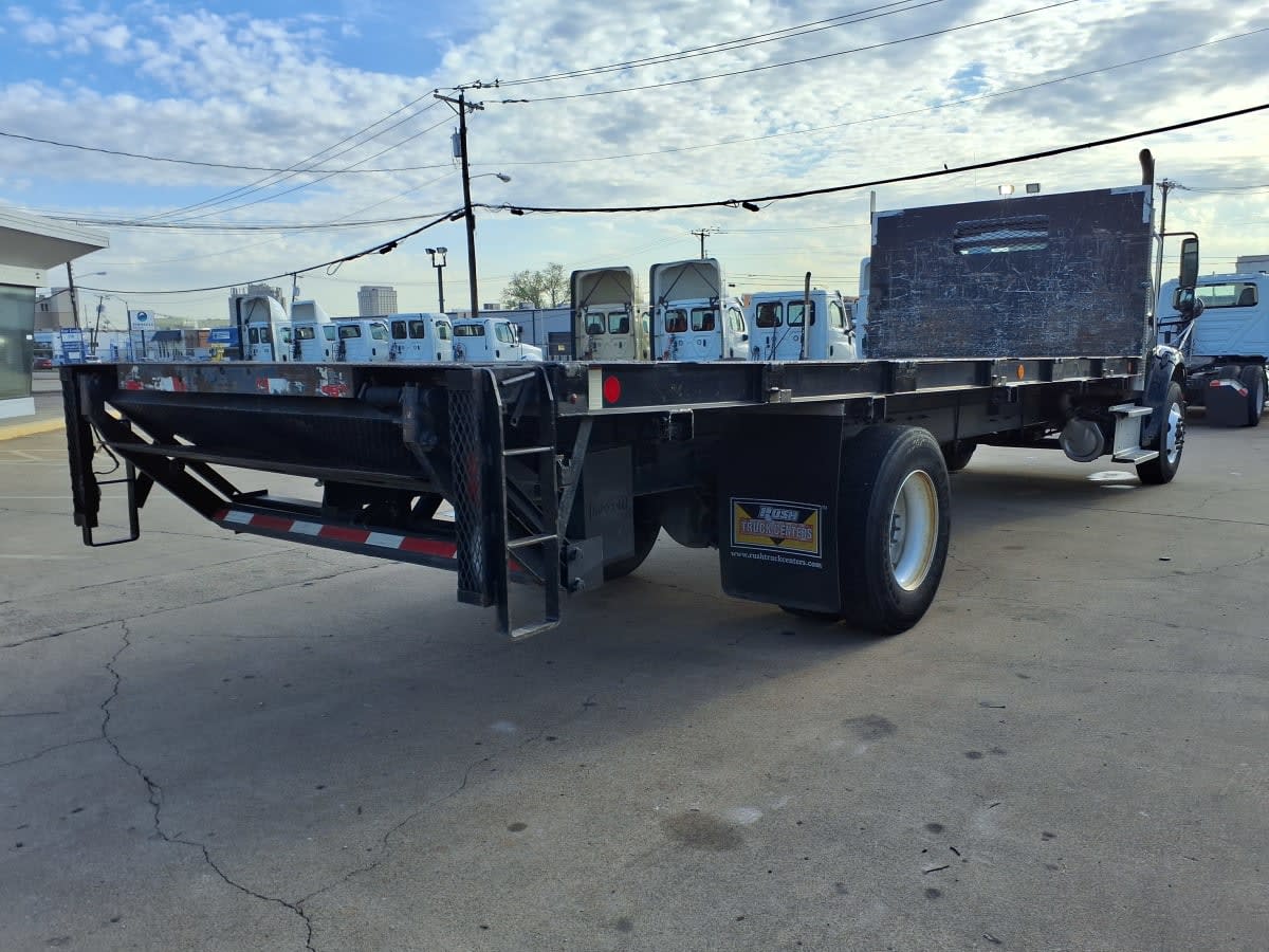 2019 Freightliner M2 106 in Dallas, TX — photo 4