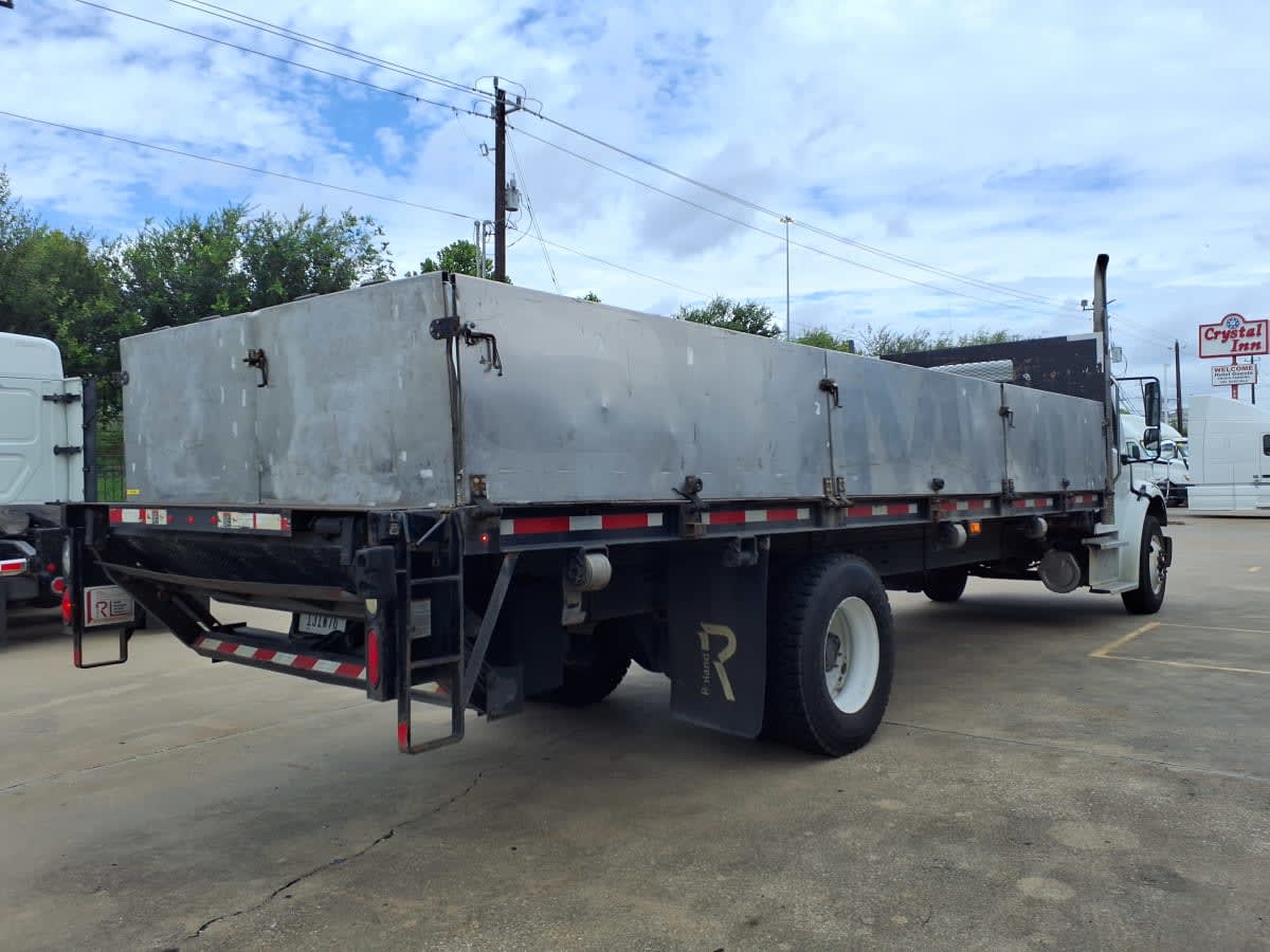 2019 Freightliner M2 106 in Houston, TX — photo 4