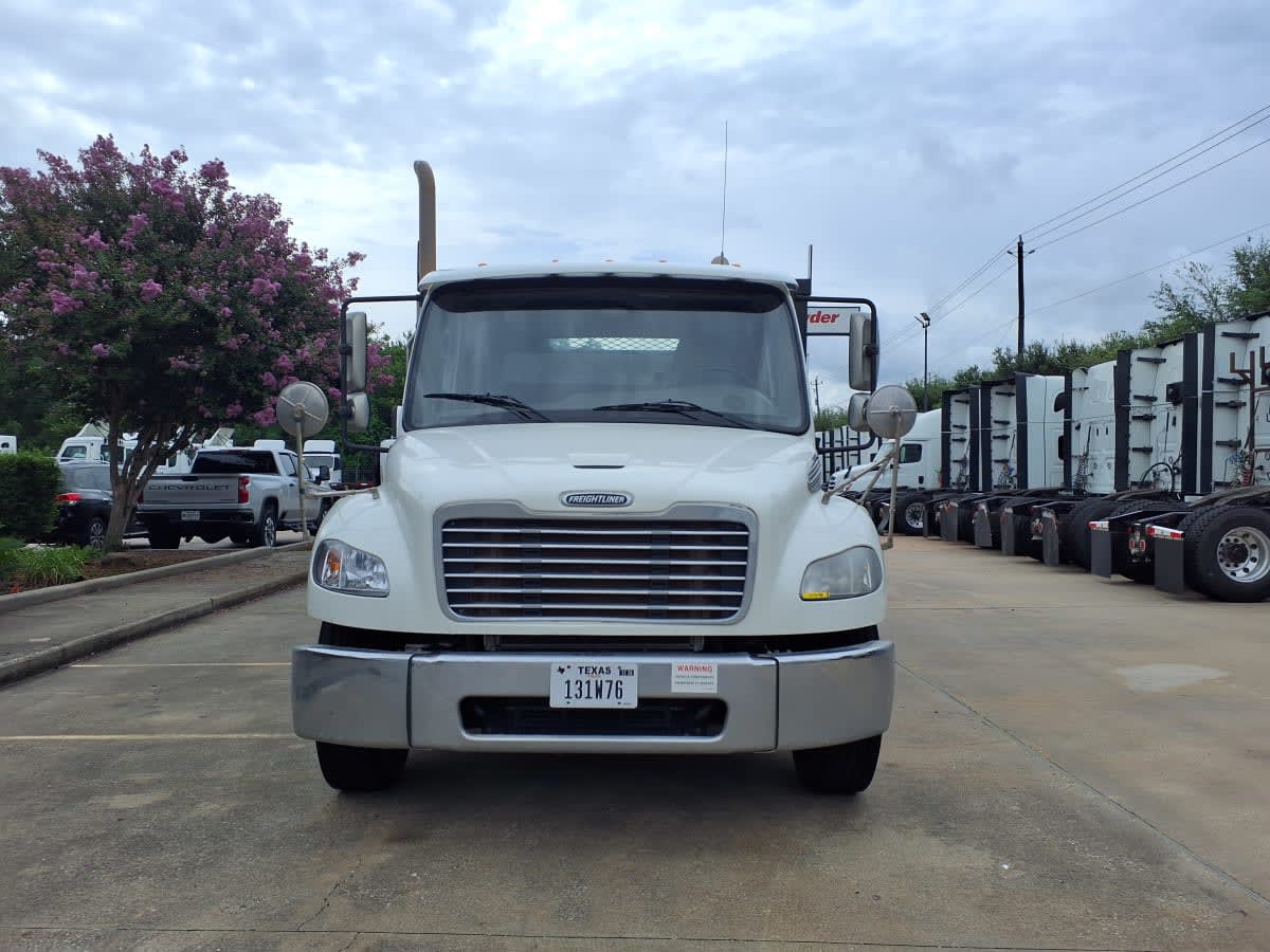 2019 Freightliner M2 106 in Houston, TX — photo 2