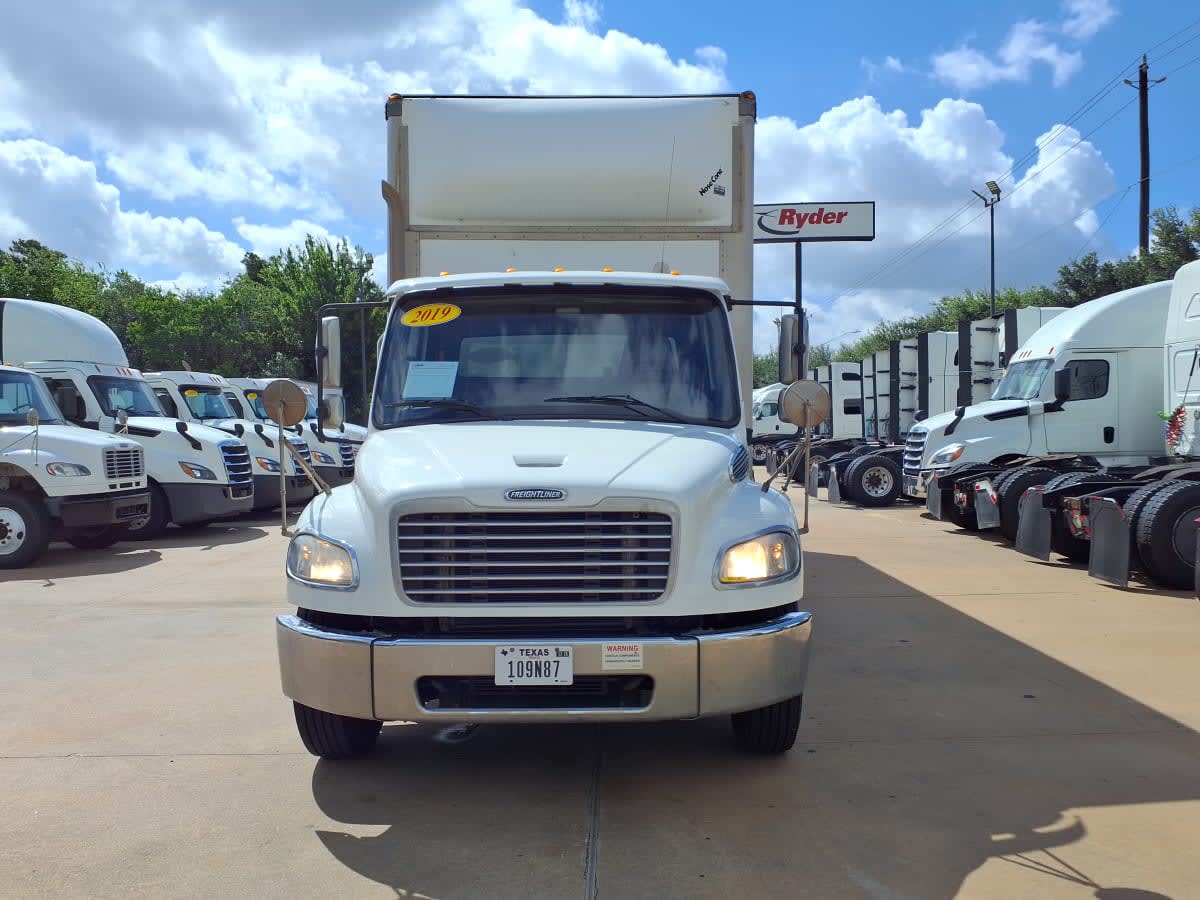 2019 Freightliner M2 106 in Houston, TX — photo 2