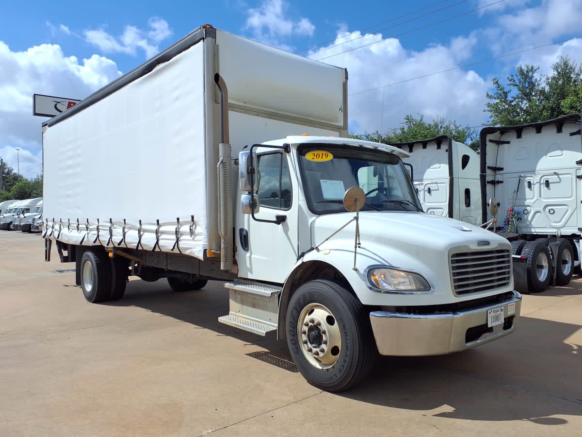 2019 Freightliner M2 106 in Houston, TX — photo 3