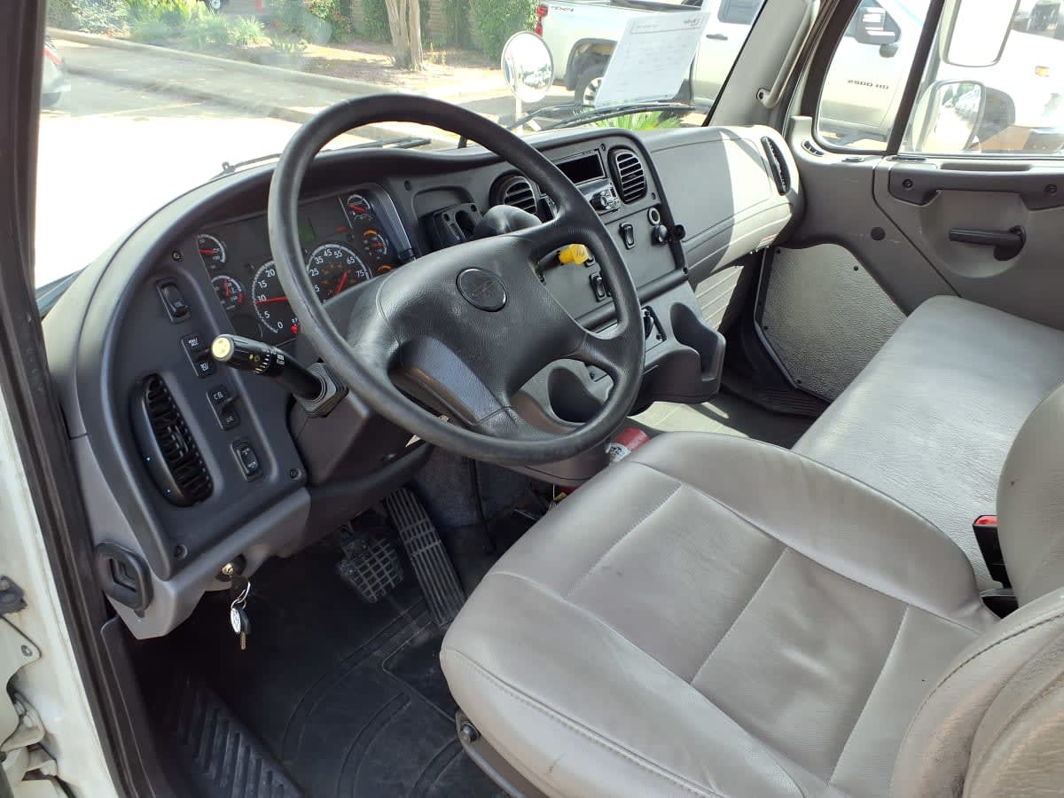 2019 Freightliner M2 106 in Houston, TX — photo 7