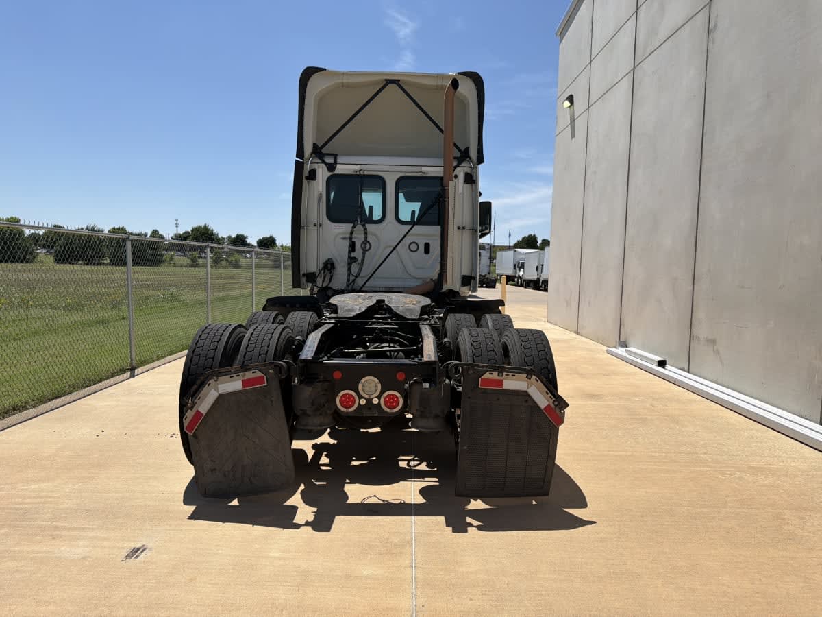 2019 Freightliner Cascadia in Oklahoma City, OK — photo 5