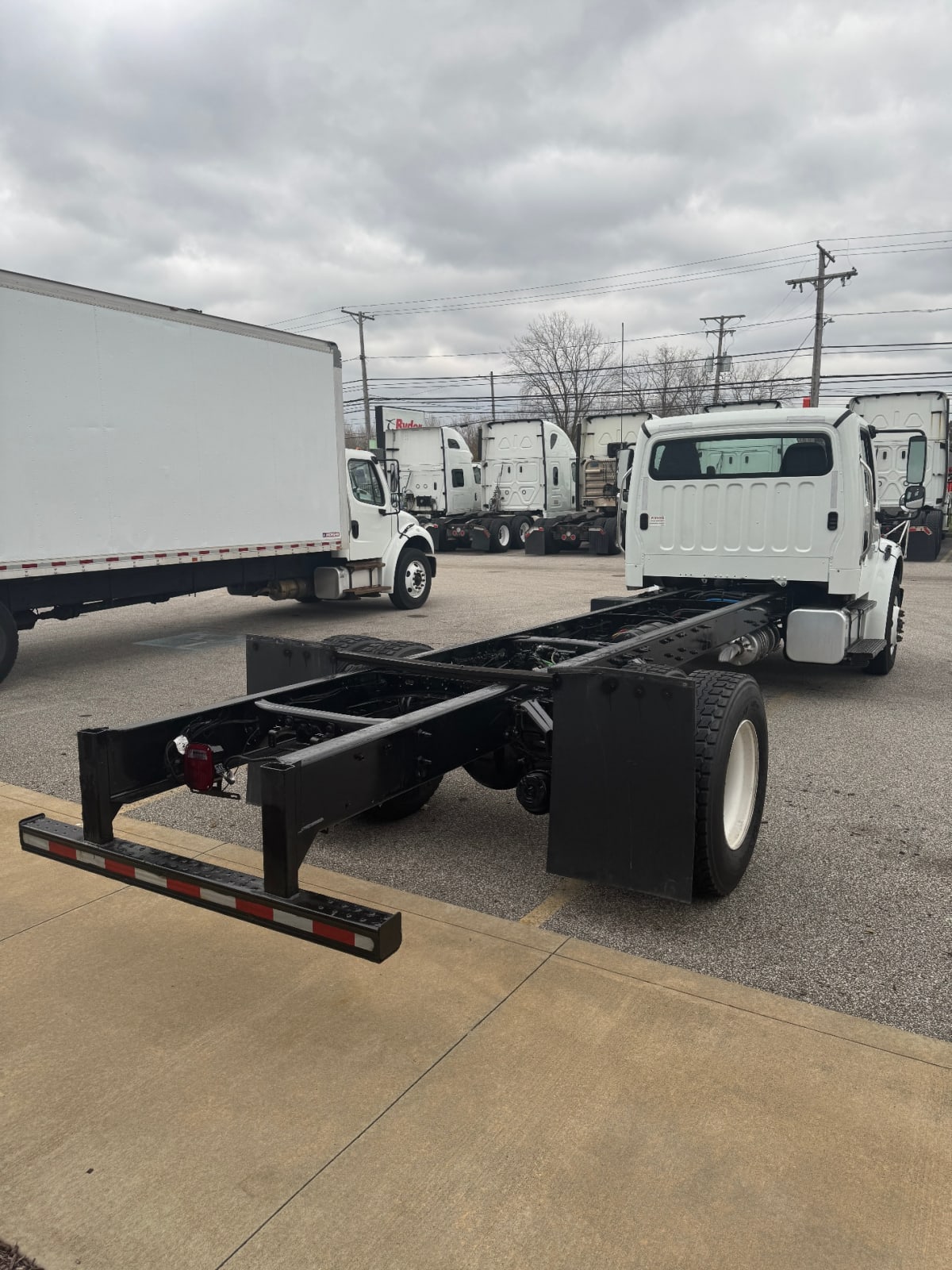 2019 Freightliner/Mercedes M2 106 834161
