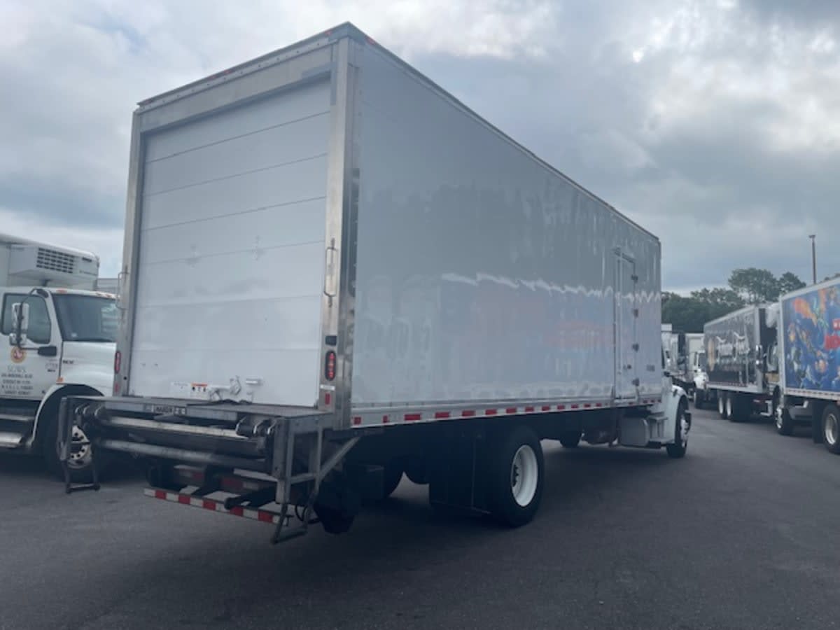 2019 Freightliner M2 106 834225