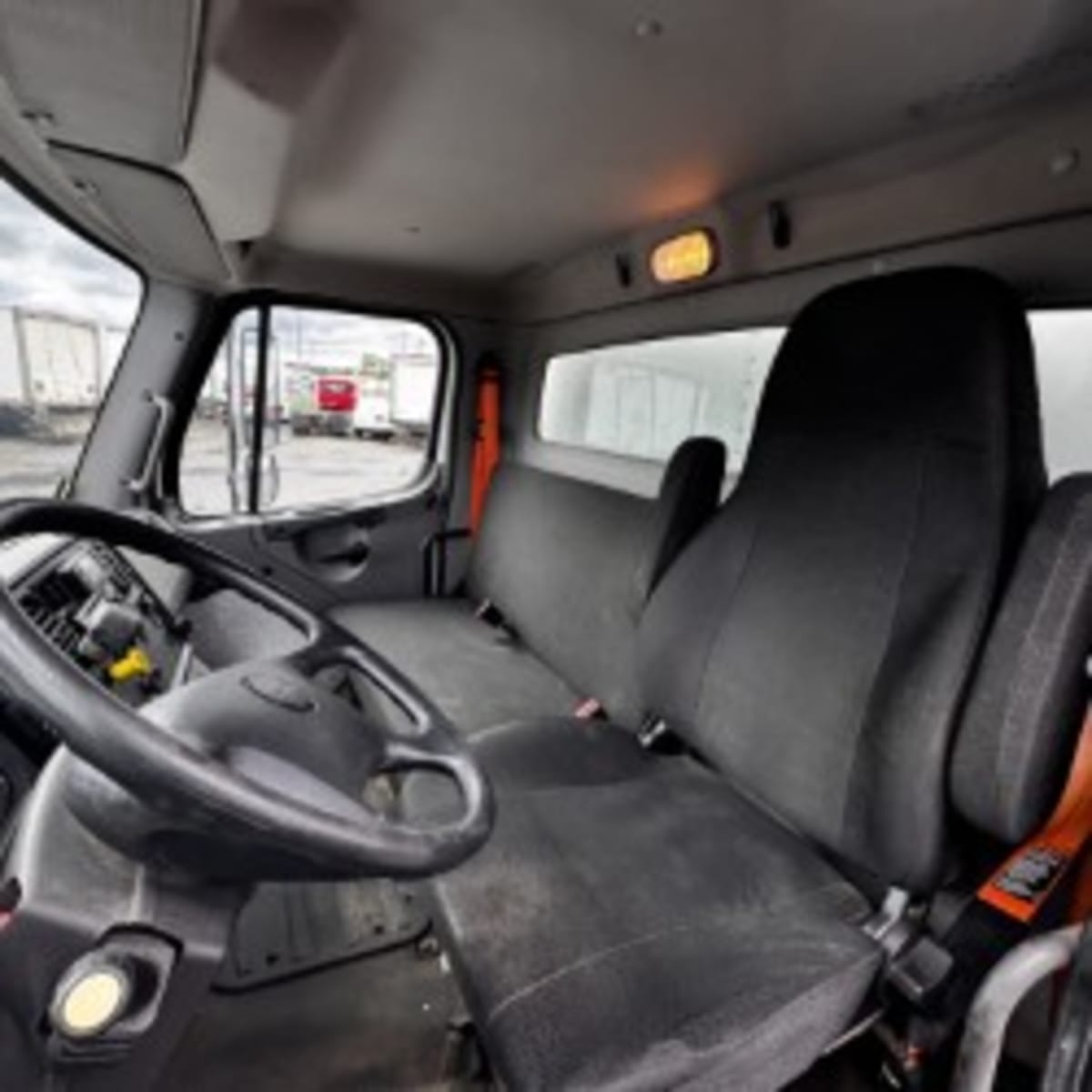 2018 Freightliner M2 106 834379