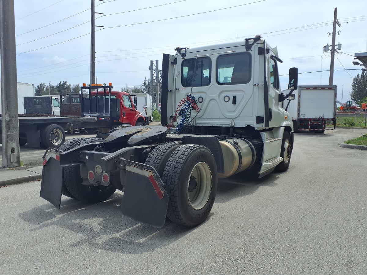 2019 Freightliner Cascadia in Davie, FL — photo 4