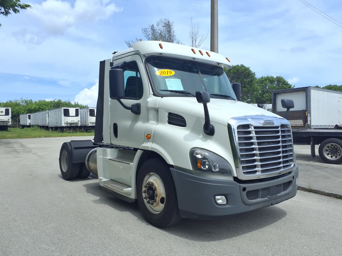 2019 Freightliner Cascadia in Davie, FL — photo 3