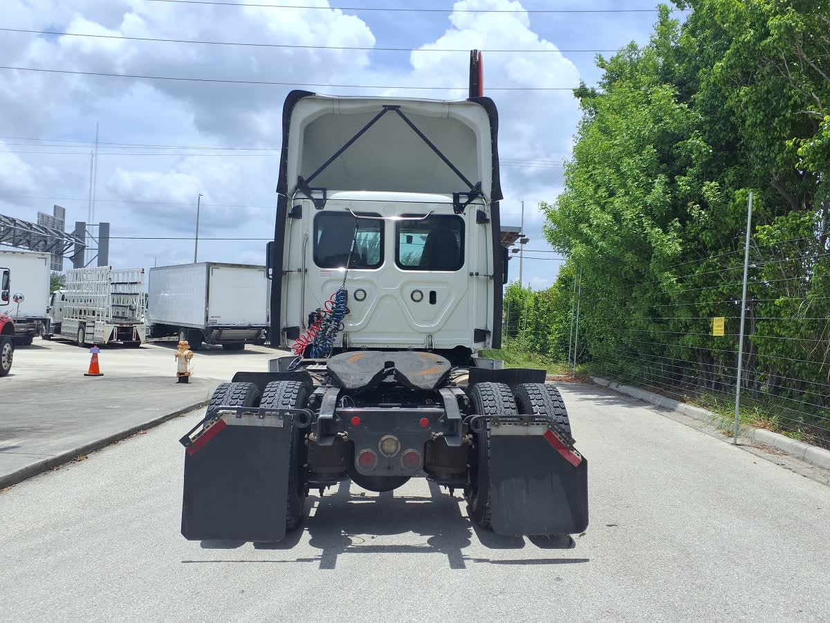 2019 Freightliner Cascadia in Davie, FL — photo 5