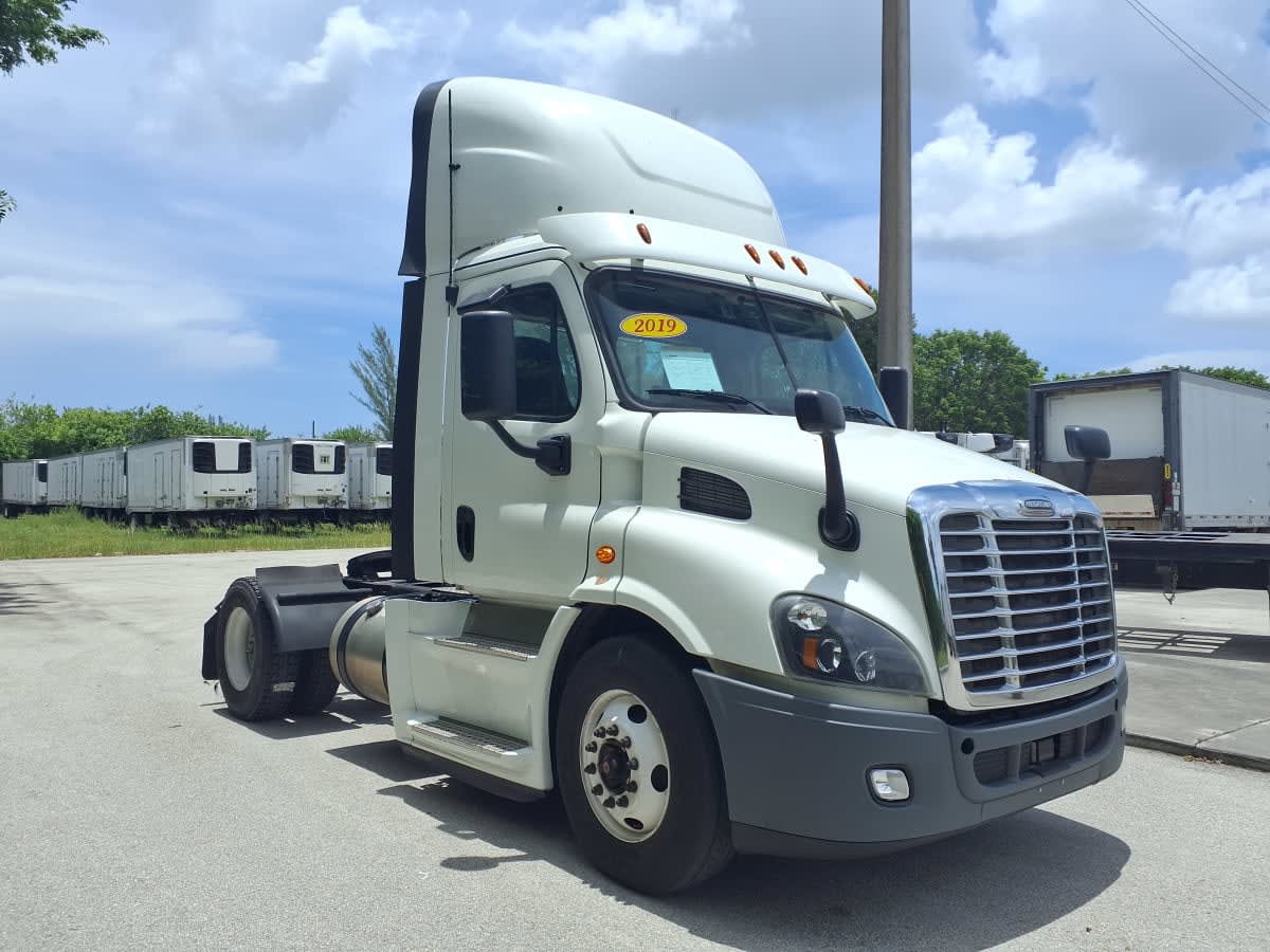 2019 Freightliner Cascadia in Davie, FL — photo 3