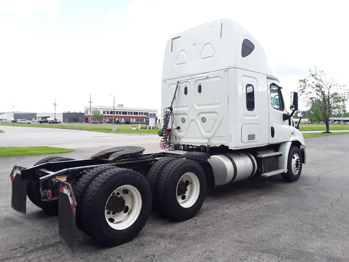 2019 Freightliner Cascadia in Hilliard, OH — photo 4