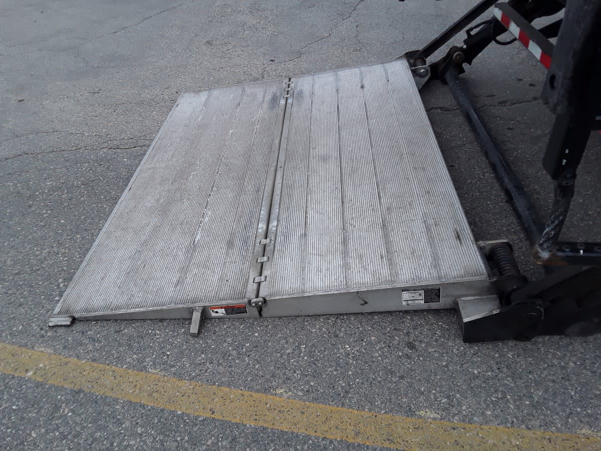 2019 Freightliner M2 106 835061