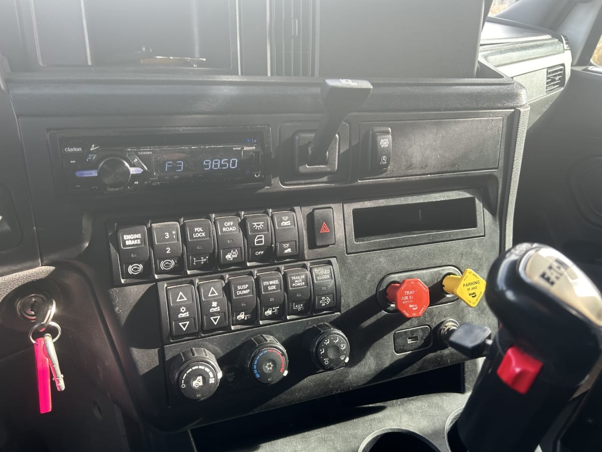 2019 Navistar International LT625 SLPR CAB 835187