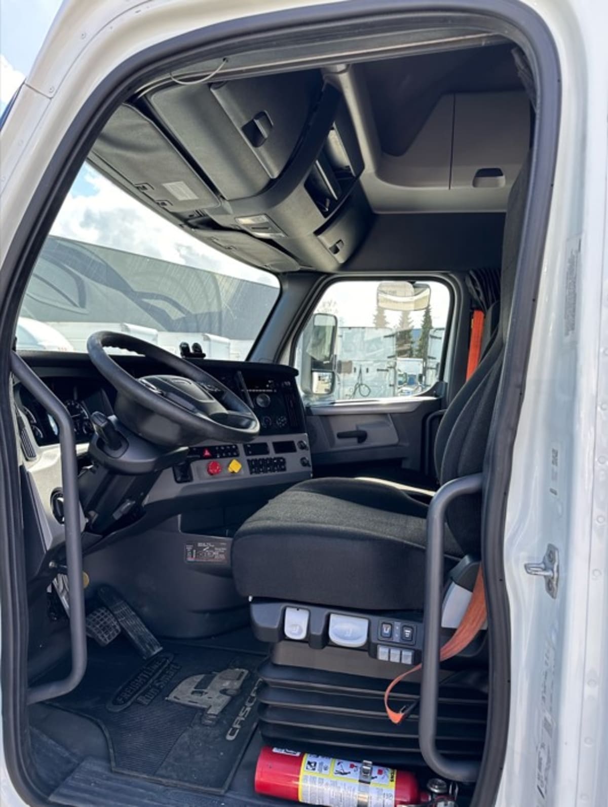 2019 Freightliner/Mercedes NEW CASCADIA PX12664 835548