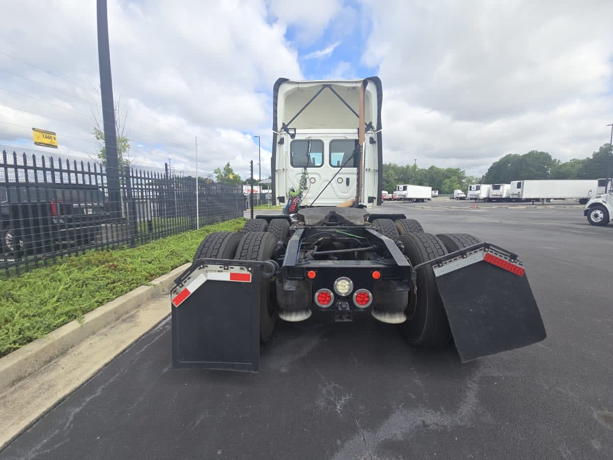 2019 Freightliner Cascadia in Atlanta, GA — photo 5