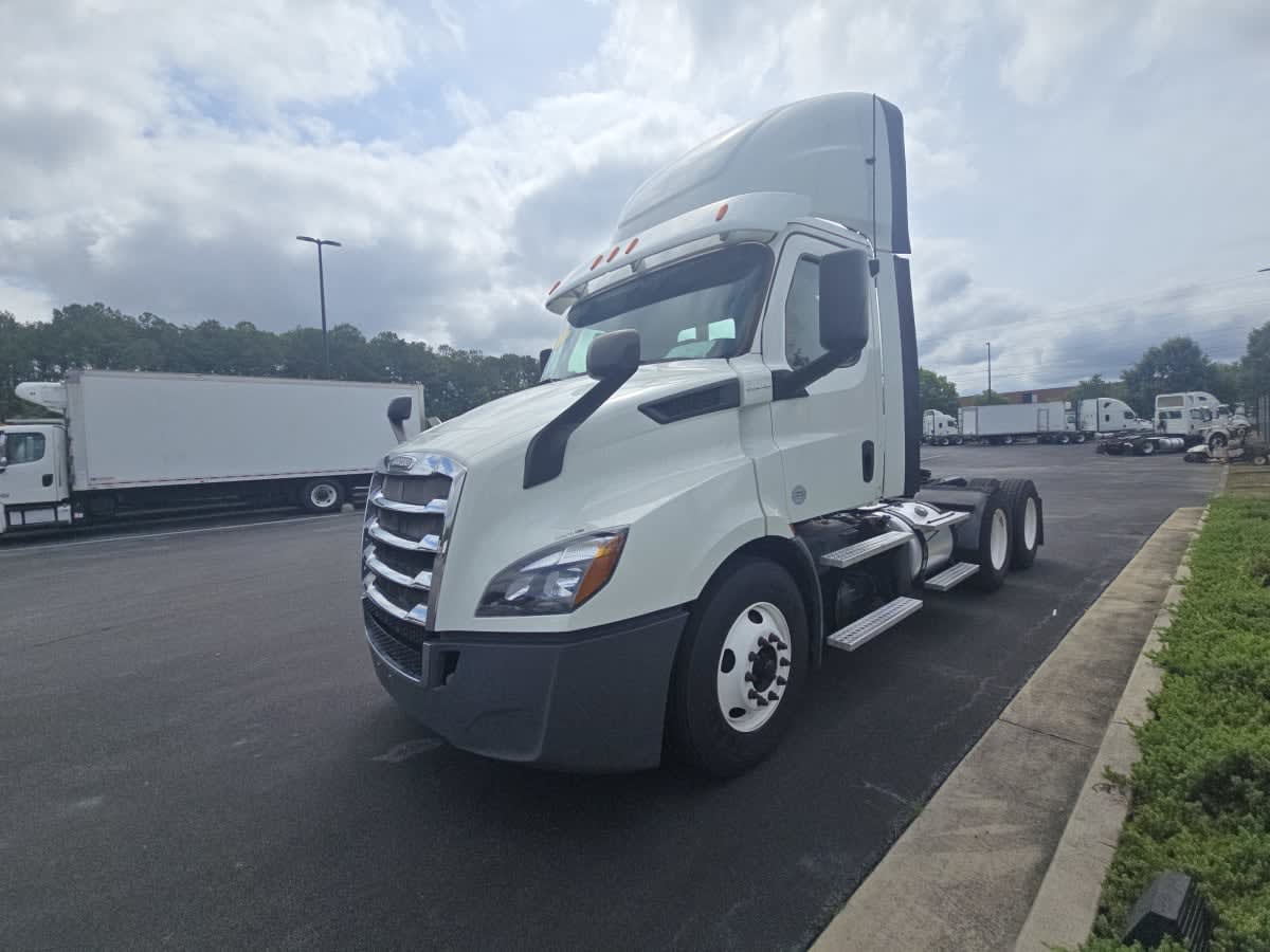 2019 Freightliner Cascadia in Atlanta, GA — photo 3