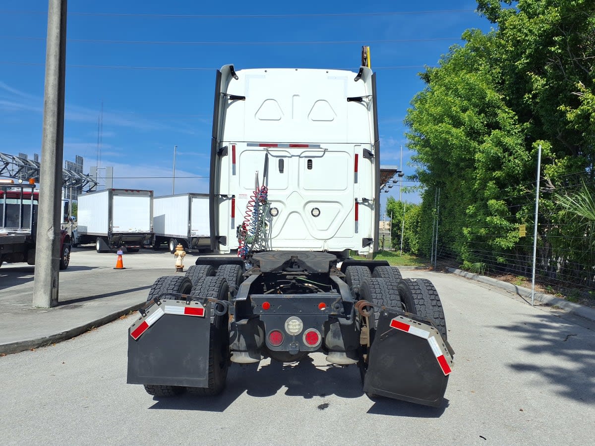 2019 Freightliner Cascadia in Davie, FL — photo 5
