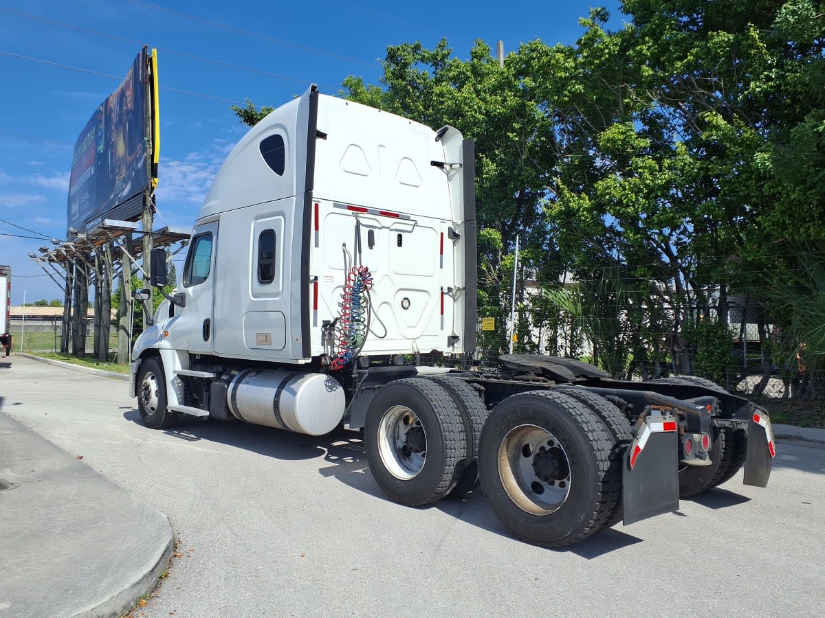 2019 Freightliner Cascadia in Davie, FL — photo 6