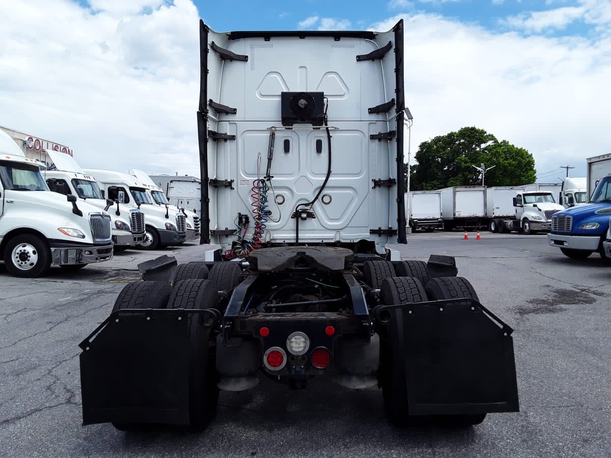 2019 Freightliner Cascadia in Allentown, PA — photo 5