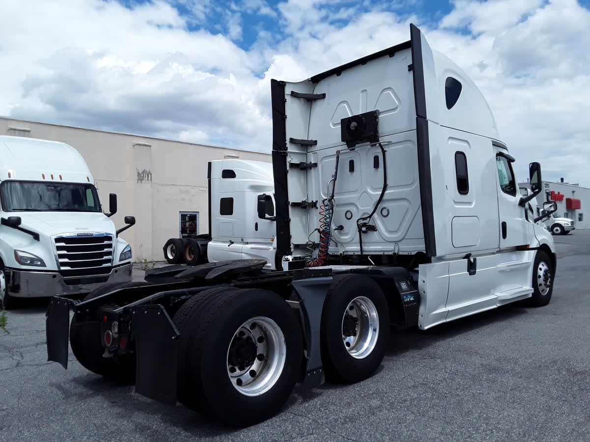 2019 Freightliner Cascadia in Allentown, PA — photo 4
