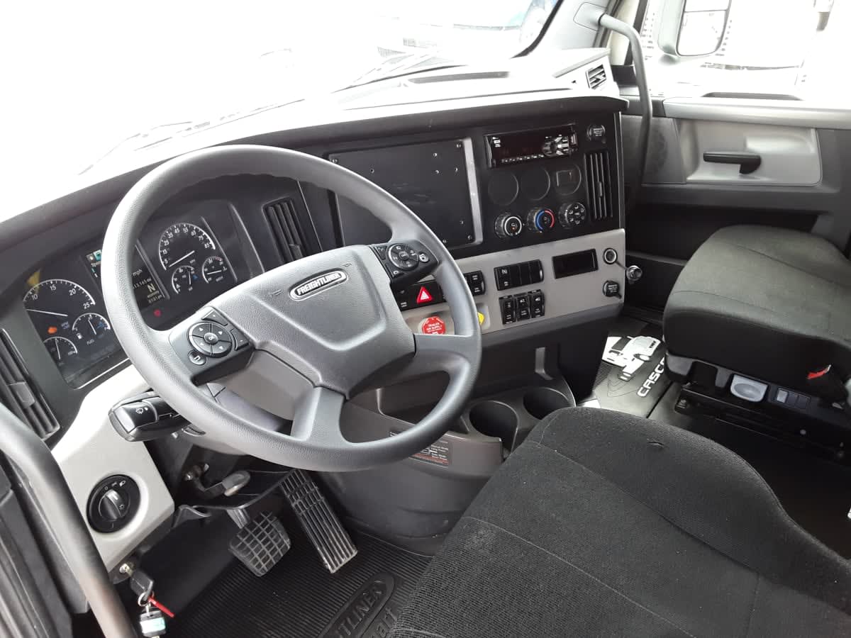 2019 Freightliner Cascadia in Allentown, PA — photo 7