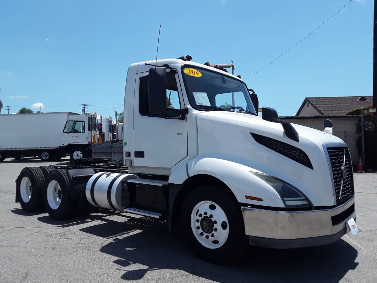 2019 Volvo VNL 860 in Montebello, CA — photo 3