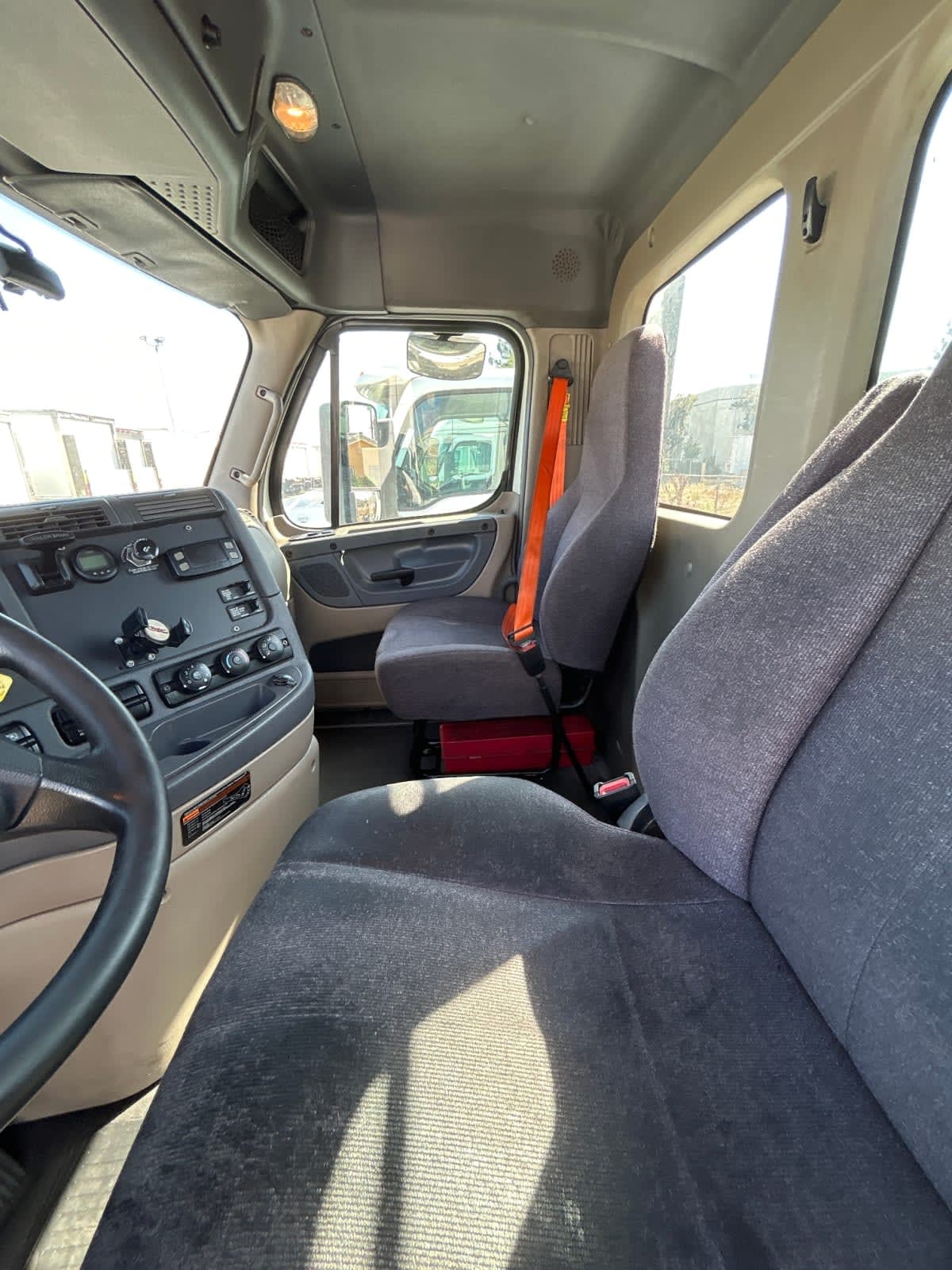2019 Freightliner CASCADIA 125 837328