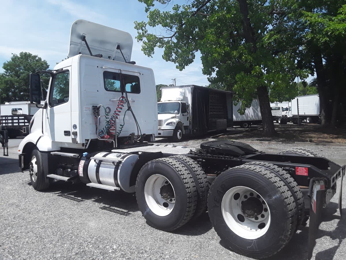 2019 Volvo VNL 860 in Charlotte, NC — photo 6