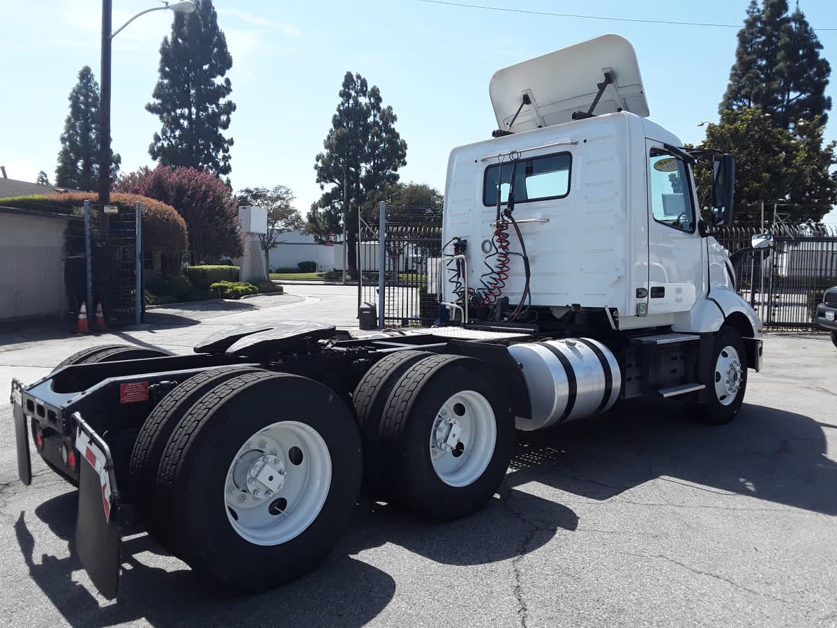 2019 Volvo VNL 860 in Montebello, CA — photo 4