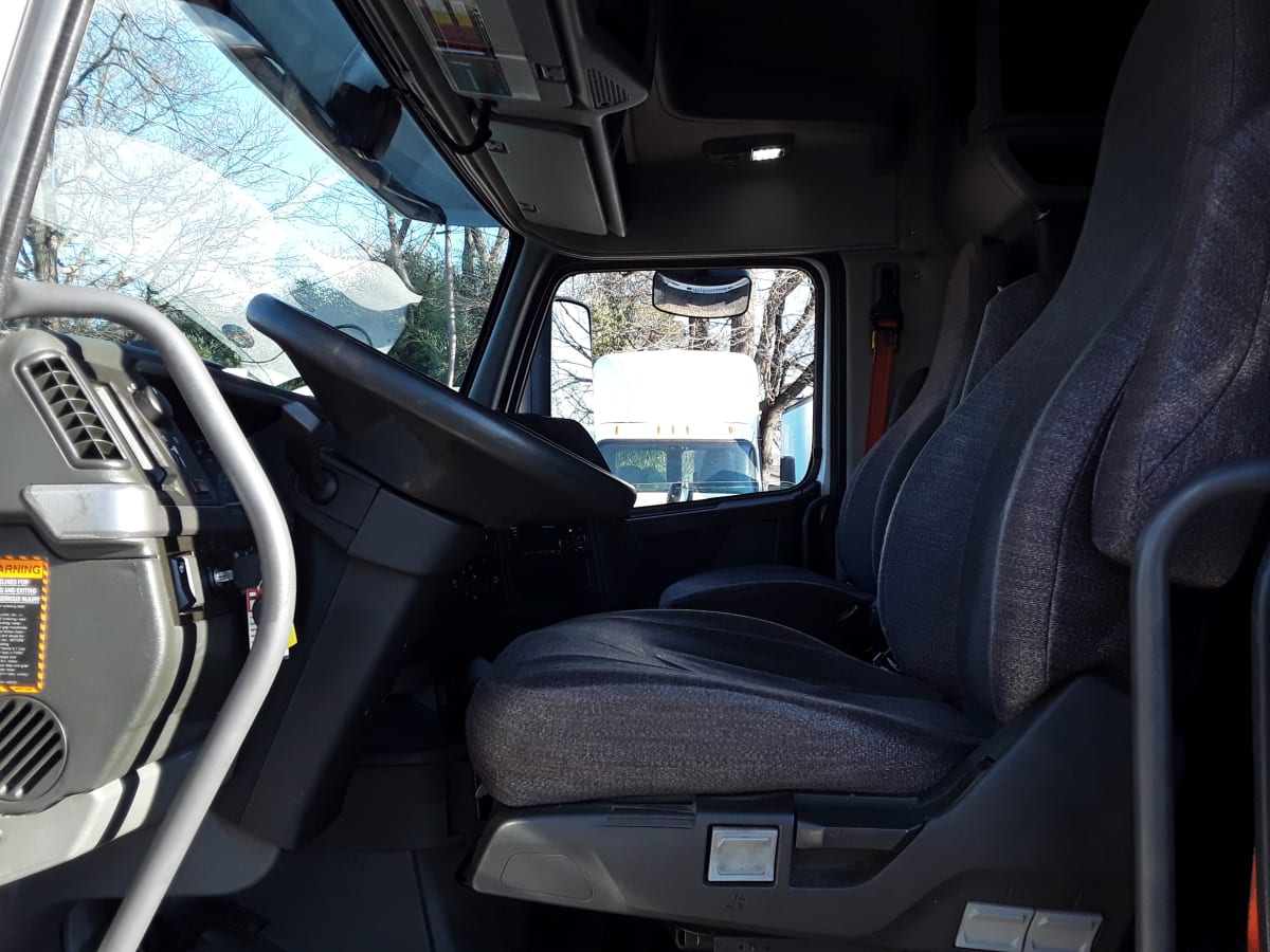 2019 Volvo VNL64T-760 838055