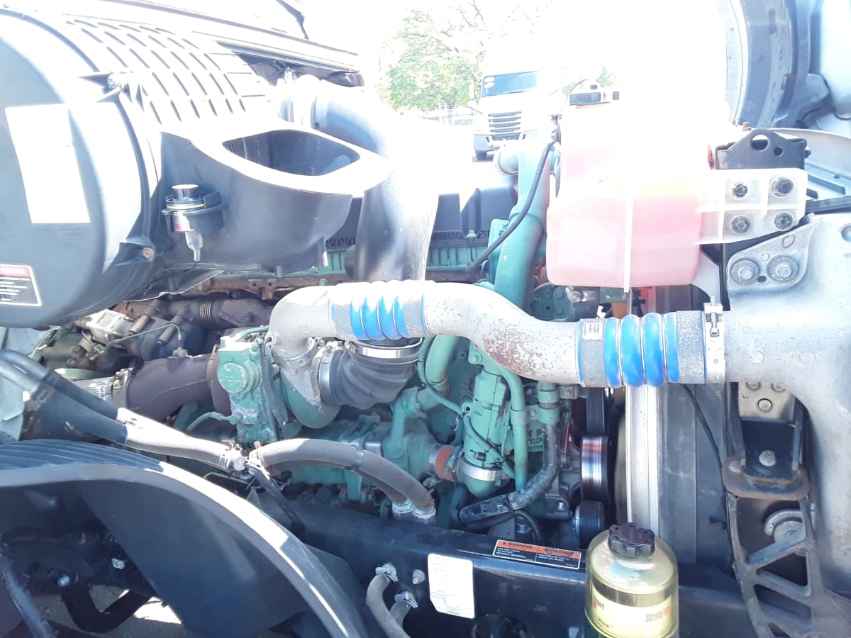 2019 Volvo VNL64T-300 838524