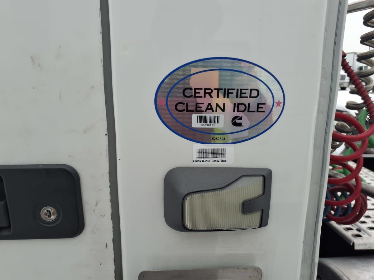 2019 Volvo - image 11