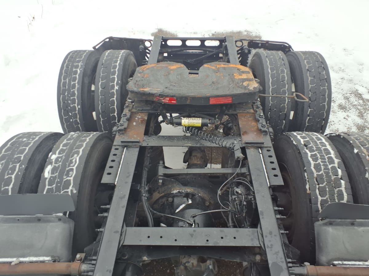 2019 Volvo - image 12