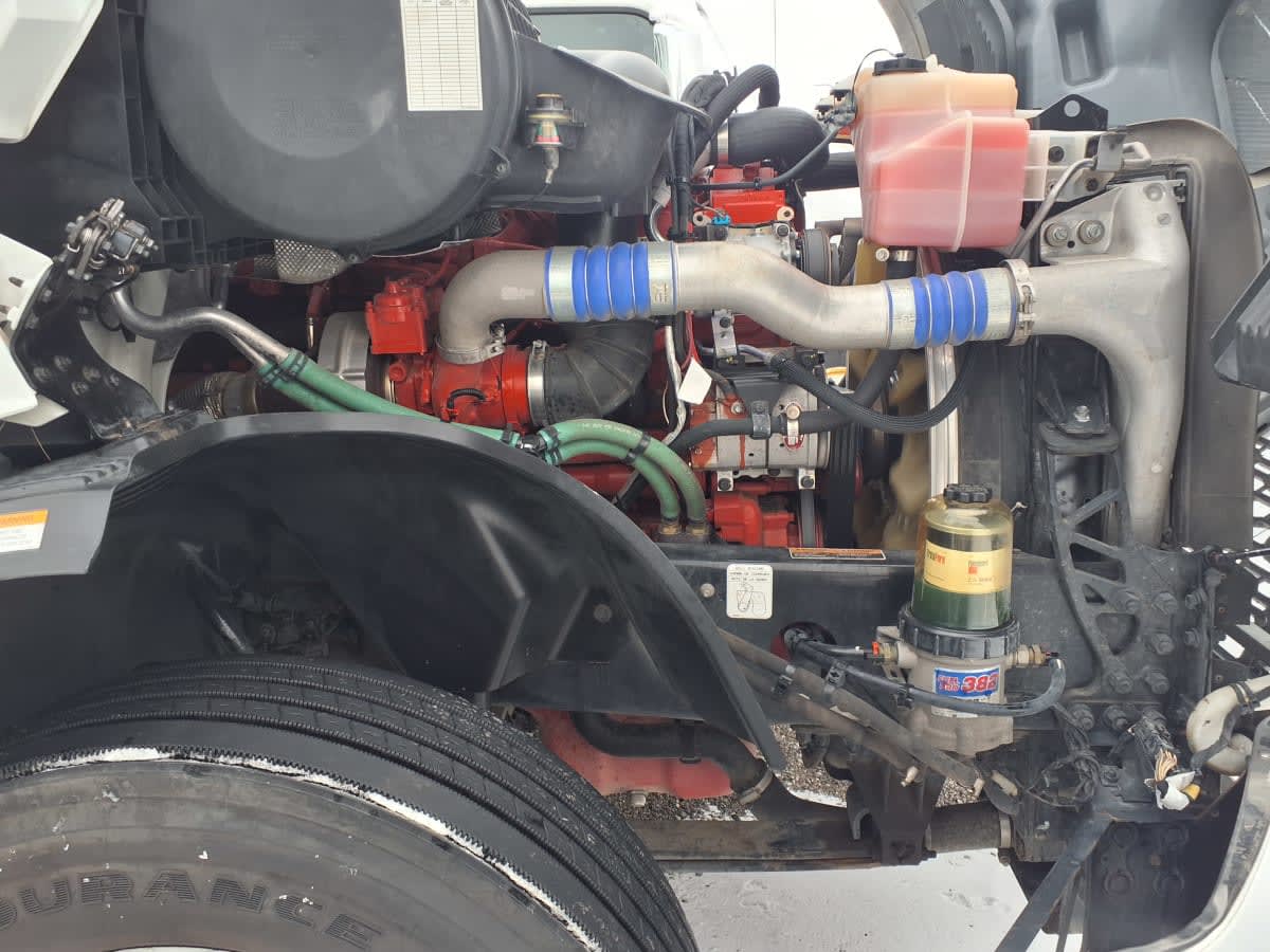 2019 Volvo - image 13