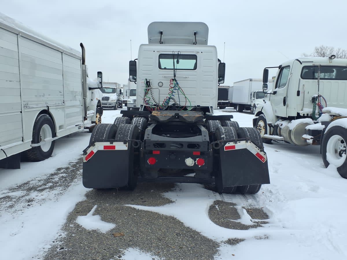 2019 Volvo - image 5