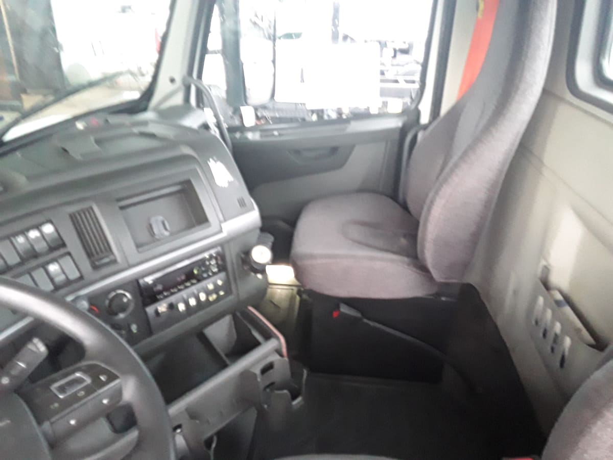 2019 Volvo VNL64T-300 838565