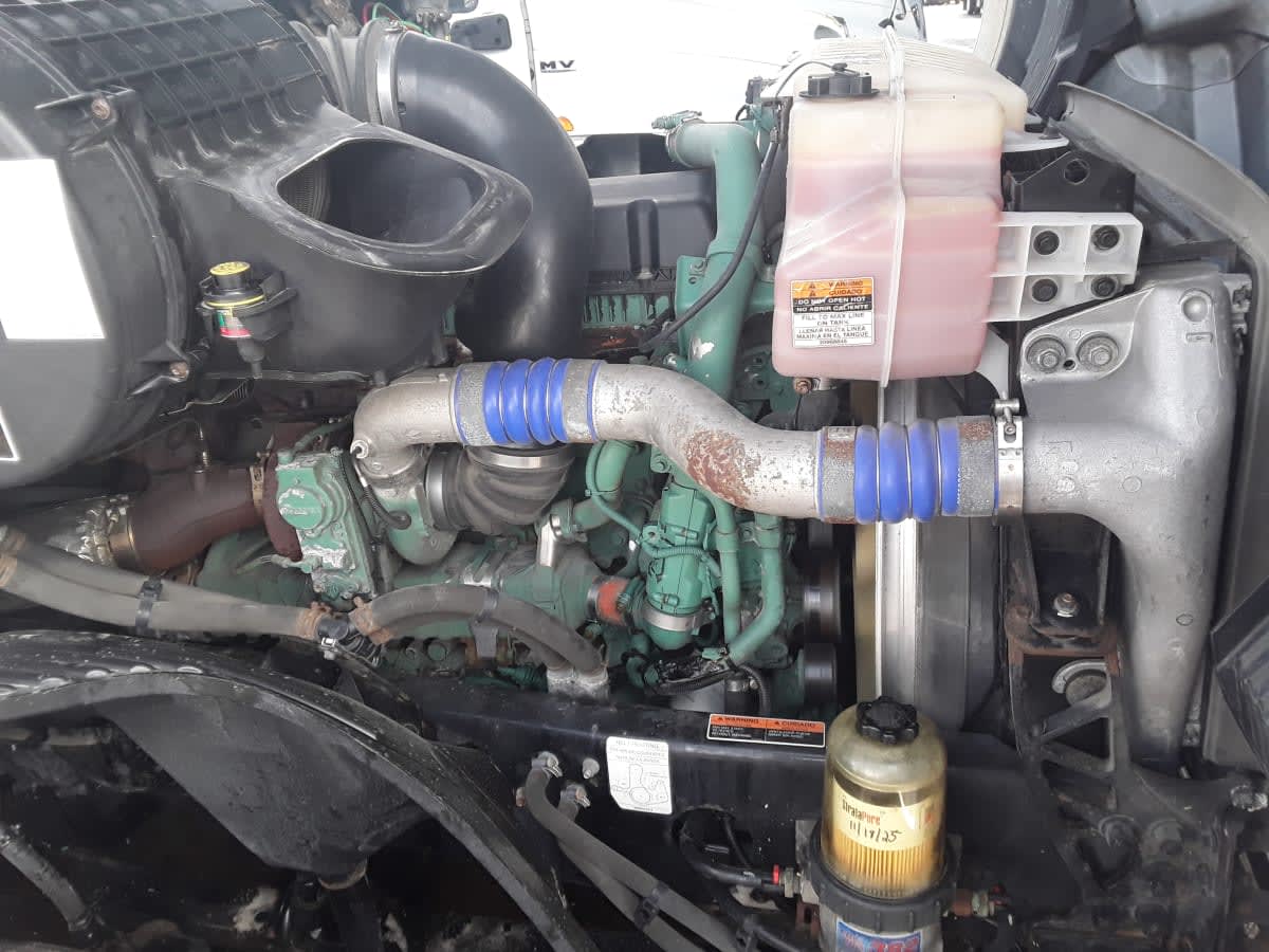 2019 Volvo VNL64T-300 838593