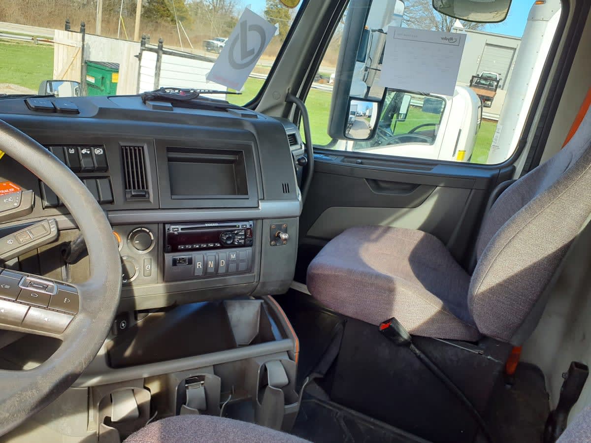 2019 Volvo VNL64T-300 838670