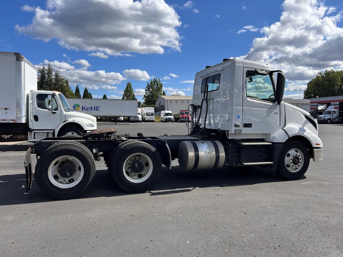 2019 Volvo - image 4