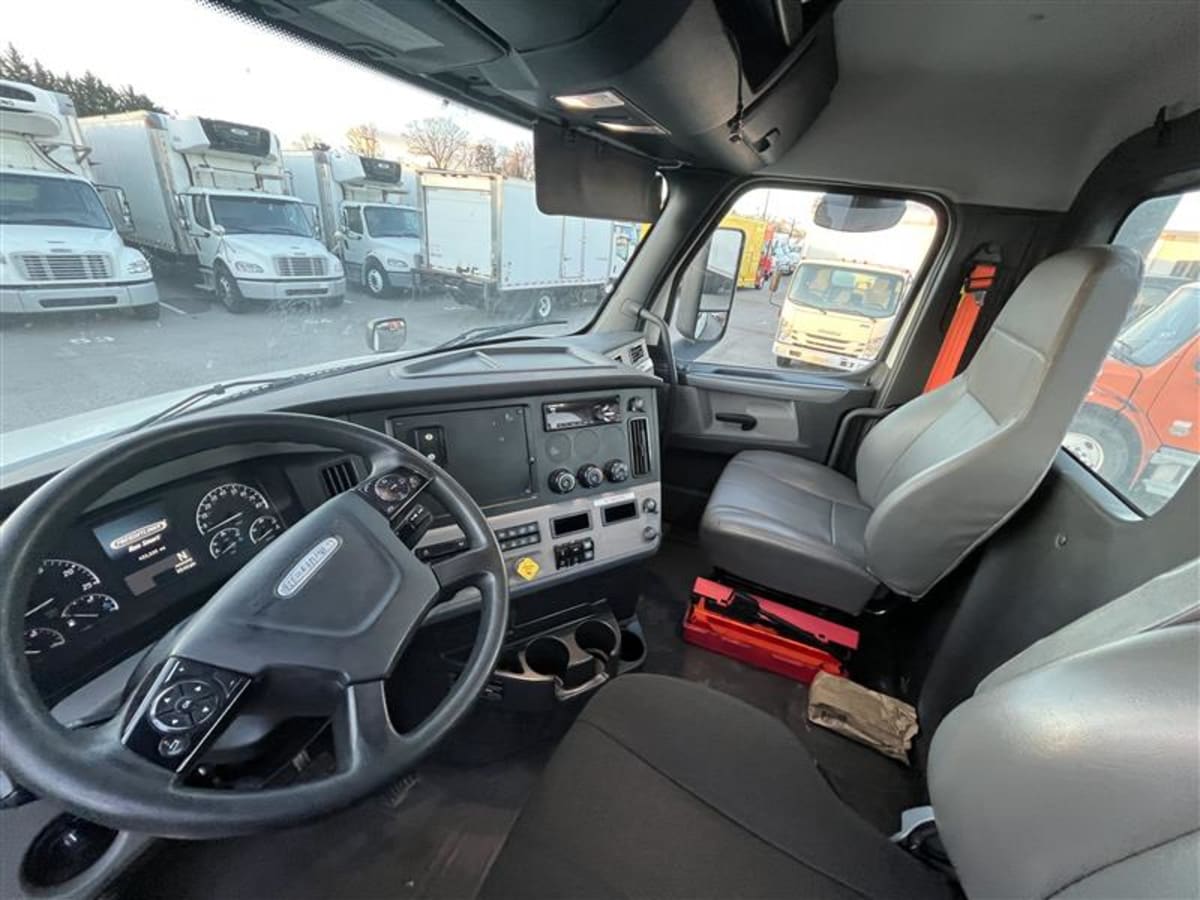 2019 Freightliner - image 7