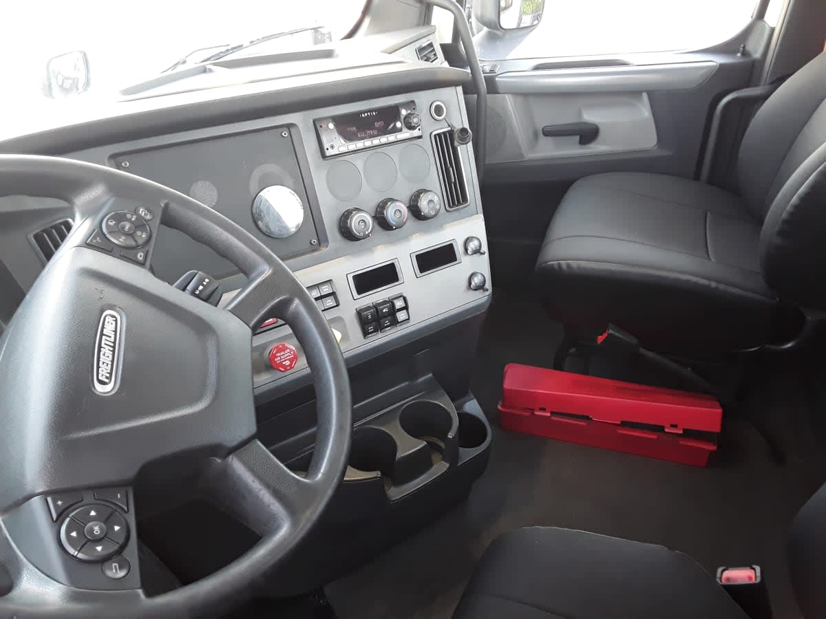 2019 Freightliner - image 7