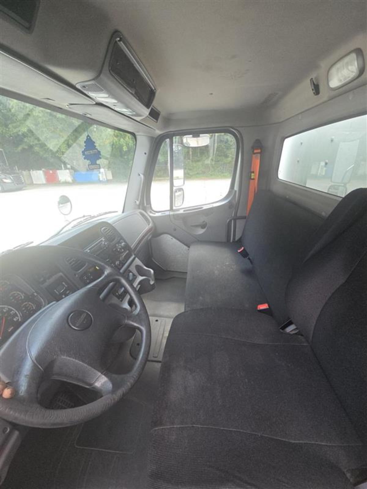 2019 Freightliner M2 106 841081