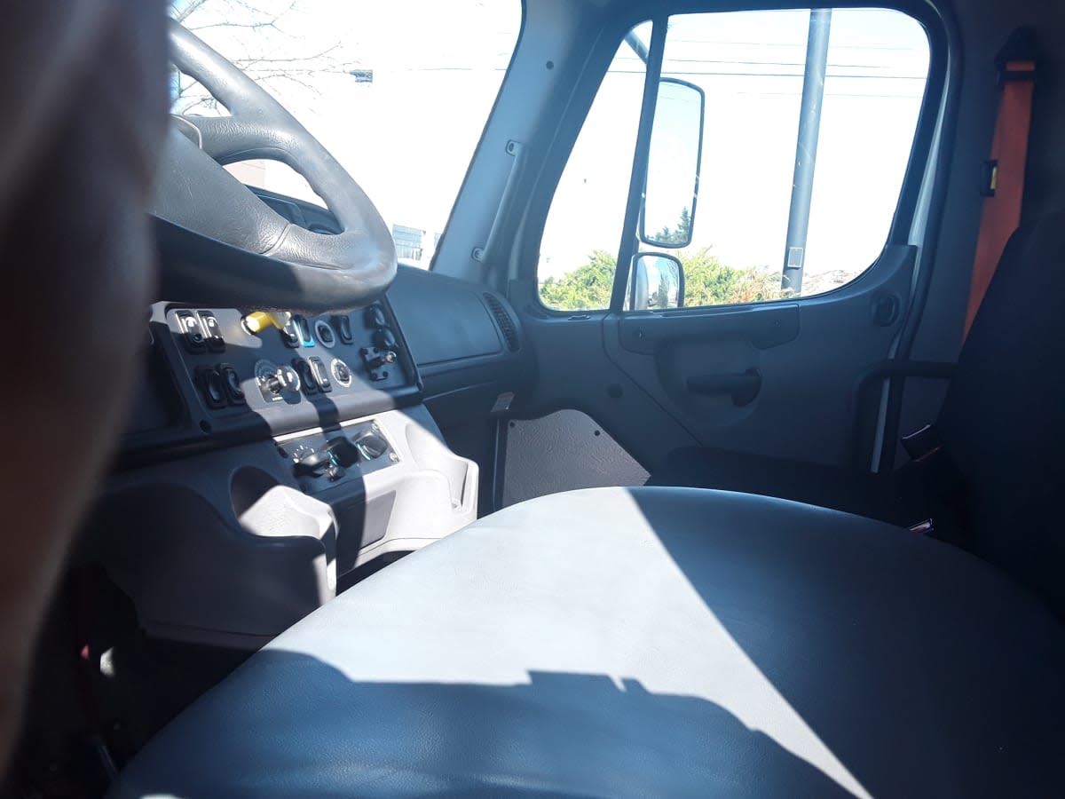 2019 Freightliner/Mercedes M2 106 841274