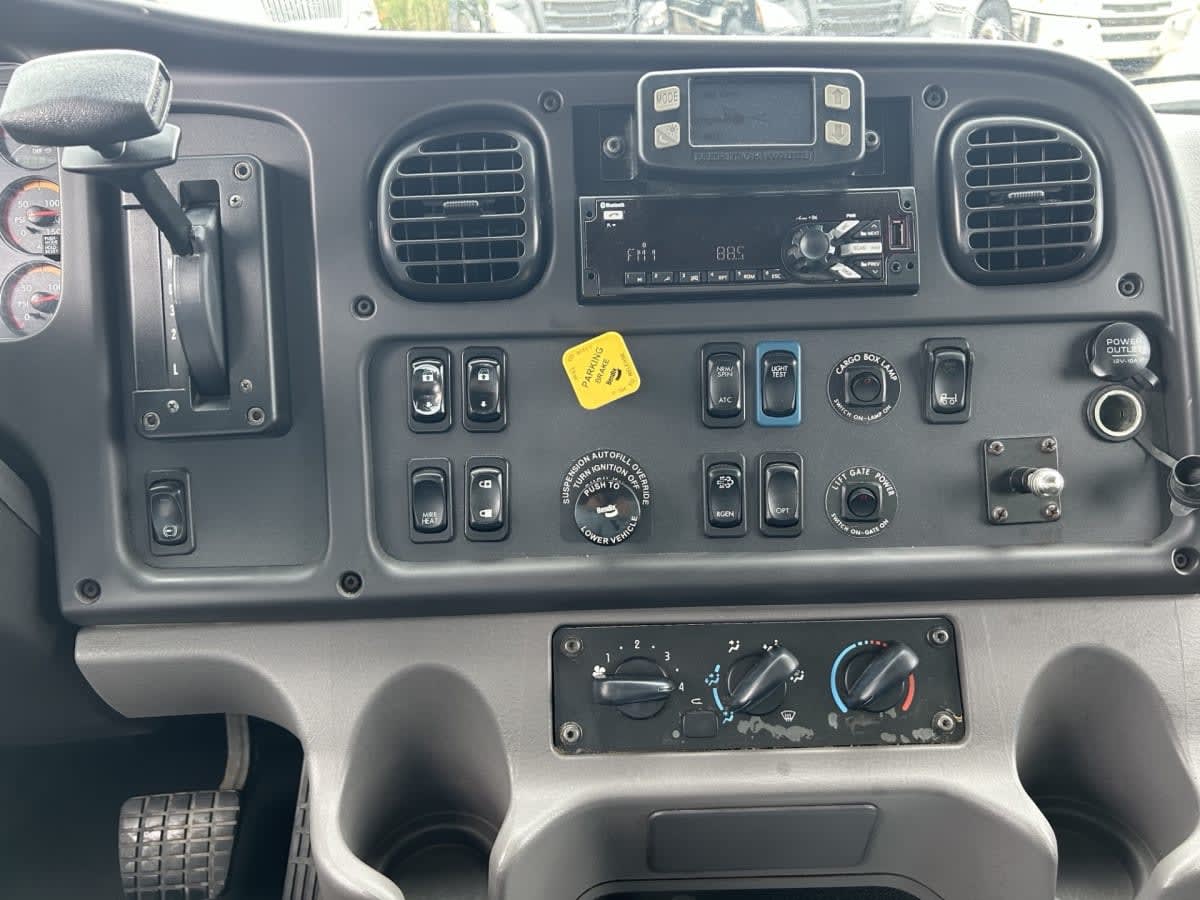 2019 Freightliner M2 106 841281