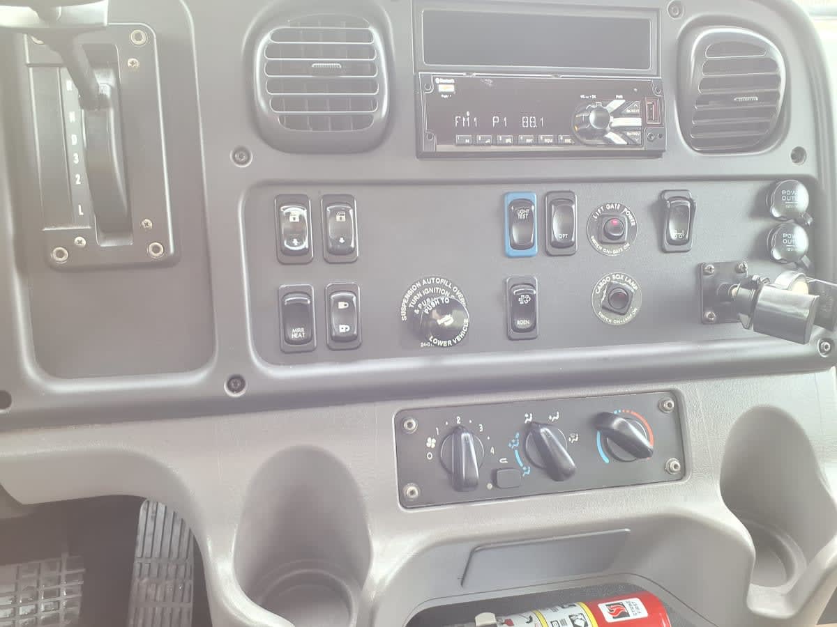 2019 Freightliner/Mercedes M2 106 841290