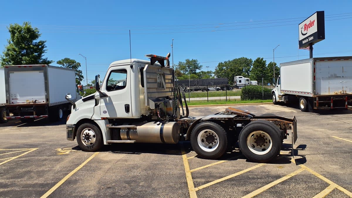 2019 Freightliner Cascadia in Bolingbrook, IL — photo 6