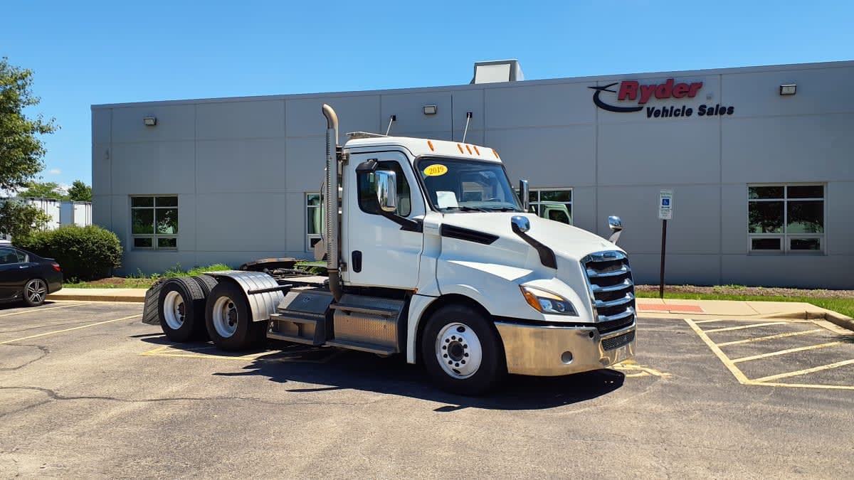 2019 Freightliner Cascadia in Bolingbrook, IL — photo 3