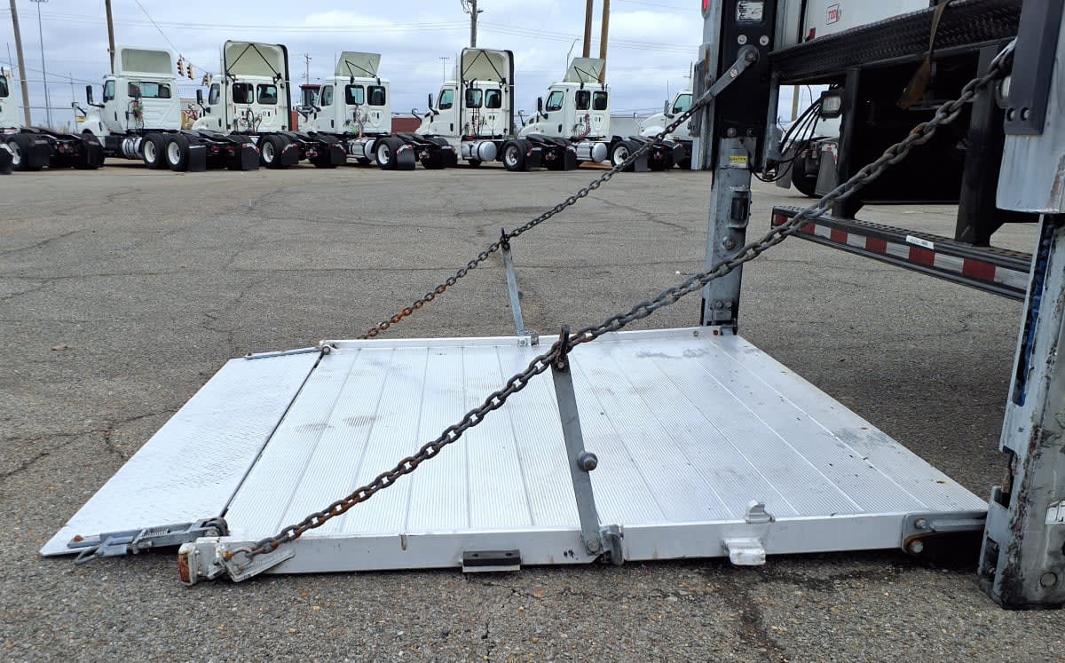 2019 Freightliner/Mercedes M2 106 843947