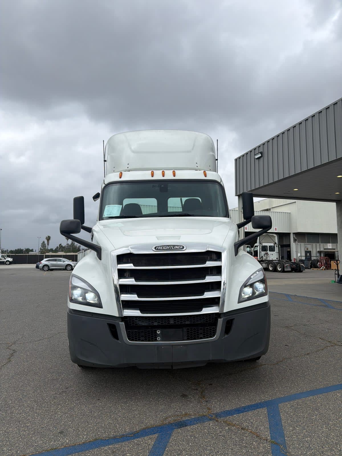2019 Freightliner Cascadia in Pomona, CA — photo 2