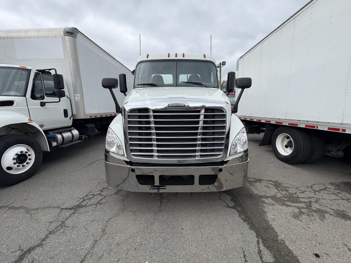 2019 Freightliner Cascadia in Ashland, VA — photo 2